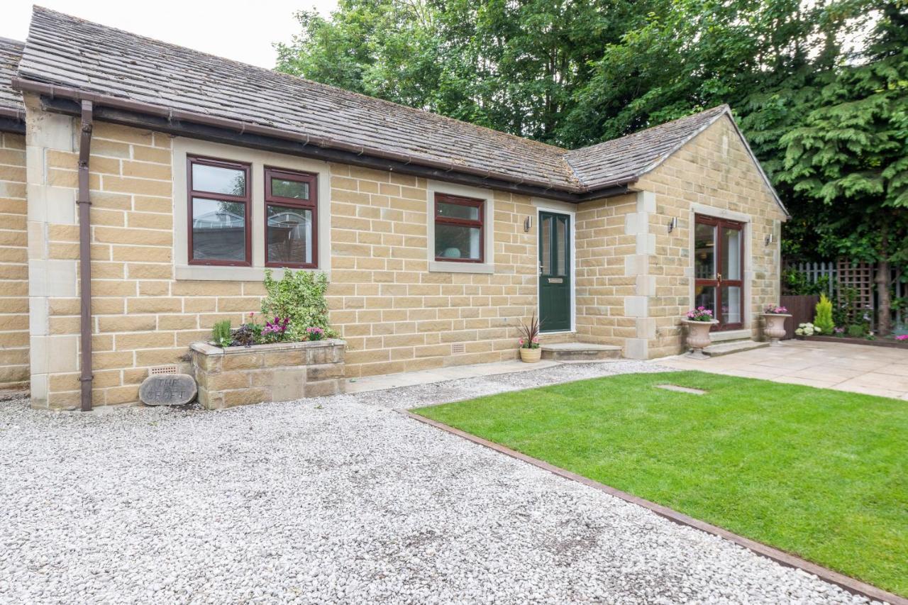 Large 2-Bedroom Bungalow Near Airedale Hospital, Keighley, Convenient Location With Parking Steeton Exterior foto